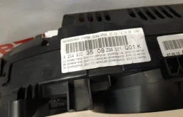 Приборная панель для Mercedes-Benz C class 2009 года на фотографиях