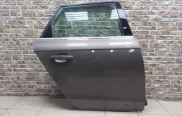 Двери для Audi A4 2014 года на фотографиях