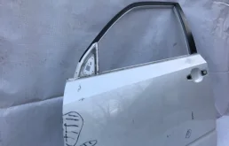 Дверь передняя левая для Subaru Forester 2008 года на фотографиях