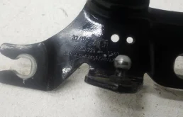 Петля капота правая для BMW X3 2015 года на фотографиях