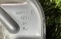 Петля капота левая для Audi A7 2011 года на фотографиях