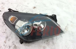 Фара правая для Opel Astra 2004 года на фотографиях