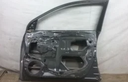 Дверь передняя правая для Toyota Avensis 2010 года на фотографиях