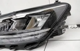 Фары для Volkswagen Passat 2020 года на фотографиях