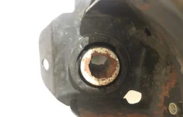 Подрамник двигателя для Volvo S80 2010 года на фотографиях