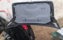 Крышка багажника для Volvo S40 2012 года на фотографиях