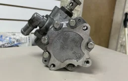 Насос ГУР для Audi A4 2001 года на фотографиях