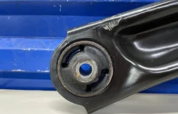 Рычаг передний правый нижний для Nissan X-Trail на фотографиях