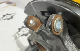 Цапфа задняя левая для Lexus RX на фотографиях