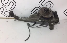 Кулак поворотный правый для Audi A4 2014 года на фотографиях