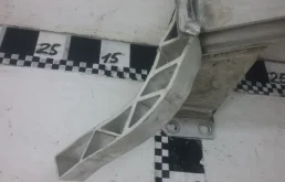 Усилитель переднего бампера для Porsche Panamera на фотографиях