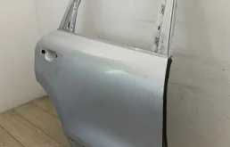 Дверь задняя правая для Volkswagen Touareg 2015 года на фотографиях