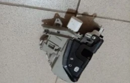 Уплотнитель передней правой двери для Audi A4 2011 года на фотографиях