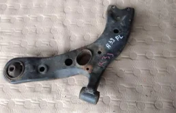 Рычаг передний левый нижний для Toyota RAV4 на фотографиях