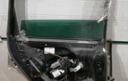 Дверь задняя левая для Volkswagen Touareg 2009 года на фотографиях