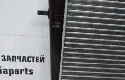Радиатор охлаждения ДВС для Hyundai Tucson 2005 года на фотографиях