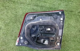 Фонарь внутренний левый для Toyota Land Cruiser 2021 года на фотографиях