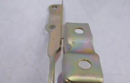 Петля капота левая для Hyundai ix35 2010 года на фотографиях