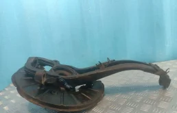 Кулак поворотный правый для Volkswagen Touareg 2008 года на фотографиях