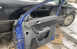 Дверь передняя правая для Volvo S40 2011 года на фотографиях