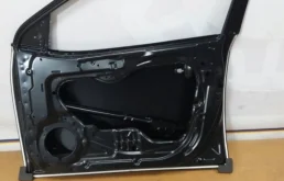 Дверь передняя правая для Kia Cerato 2010 года на фотографиях