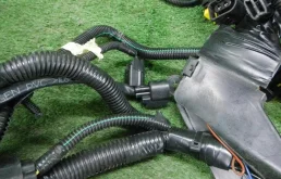 Уплотнитель передней правой двери для Ford Transit 2013 года на фотографиях