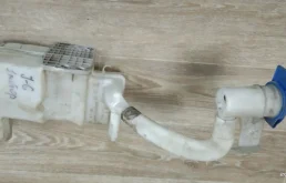 Бачок стеклоомывателя передний для Volkswagen Jetta 2018 года на фотографиях