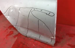 Накладка на дверь задняя правая для Hyundai Solaris 2010 года на фотографиях