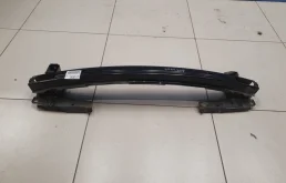 Усилитель переднего бампера для Hyundai Tucson 2004 года на фотографиях