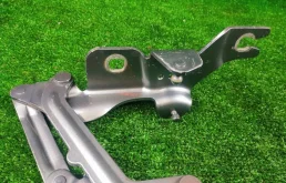 Петля капота правая для BMW X3 2015 года на фотографиях