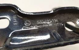 Петля капота левая для Skoda Octavia на фотографиях