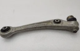 Качающийся рычаг левый для Audi A4 2014 года на фотографиях