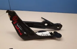 Петля капота правая для Skoda Octavia 2018 года на фотографиях