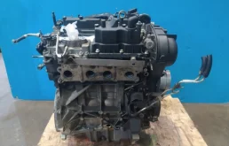 Двигатель без навесного для Ford Kuga 2017 года на фотографиях