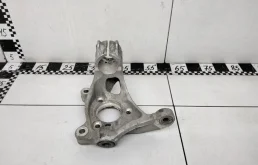 Кулак поворотный правый для Skoda Octavia 2020 года на фотографиях