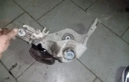 Цапфа задняя левая для Audi A6 на фотографиях