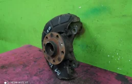 Кулак поворотный правый для Volkswagen Tiguan 2010 года на фотографиях