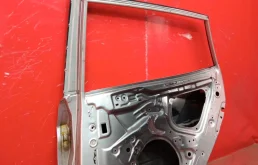 Накладка на дверь задняя правая для Hyundai Solaris 2010 года на фотографиях