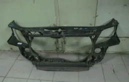 Панель радиатора (телевизор) для Audi A4 2006 года на фотографиях