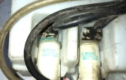 Бачок омывателя для Nissan X-Trail 2003 года на фотографиях