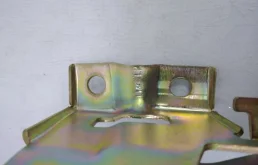 Петля капота левая для Hyundai ix35 2010 года на фотографиях