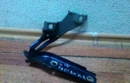 Петля капота левая для Volkswagen Passat на фотографиях