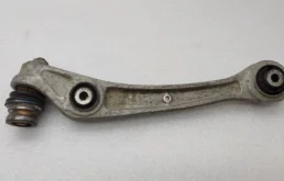Качающийся рычаг левый для Audi A4 2014 года на фотографиях