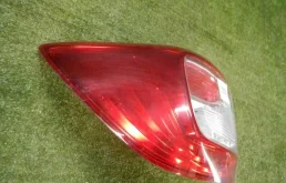 Фонарь левый для Renault Logan 2015 года на фотографиях