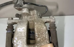 Суппорт задний правый для Volkswagen Passat 2007 года на фотографиях