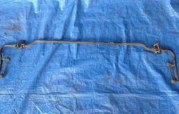 Стабилизатор поперечной устойчивости задний для Nissan X-Trail 2001 года на фотографиях