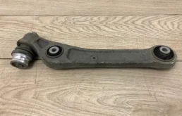 Рычаг передний левый нижний для Audi A4 2018 года на фотографиях