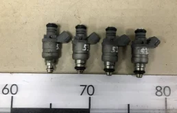 Форсунка топливная для Skoda Octavia 2012 года на фотографиях