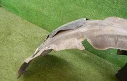 Подкрылок передний левый для Mercedes-Benz S class 2017 года на фотографиях