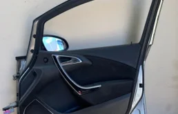 Дверь передняя правая для Opel Astra 2015 года на фотографиях